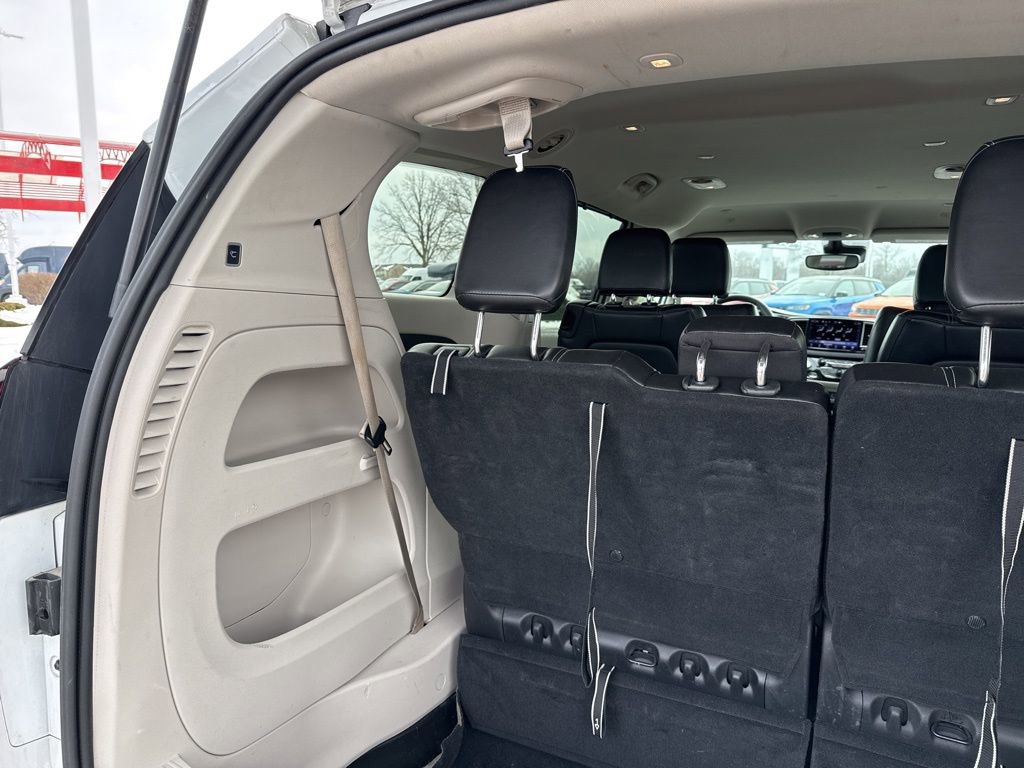 Used 2023 Chrysler Pacifica Touring-L image 25