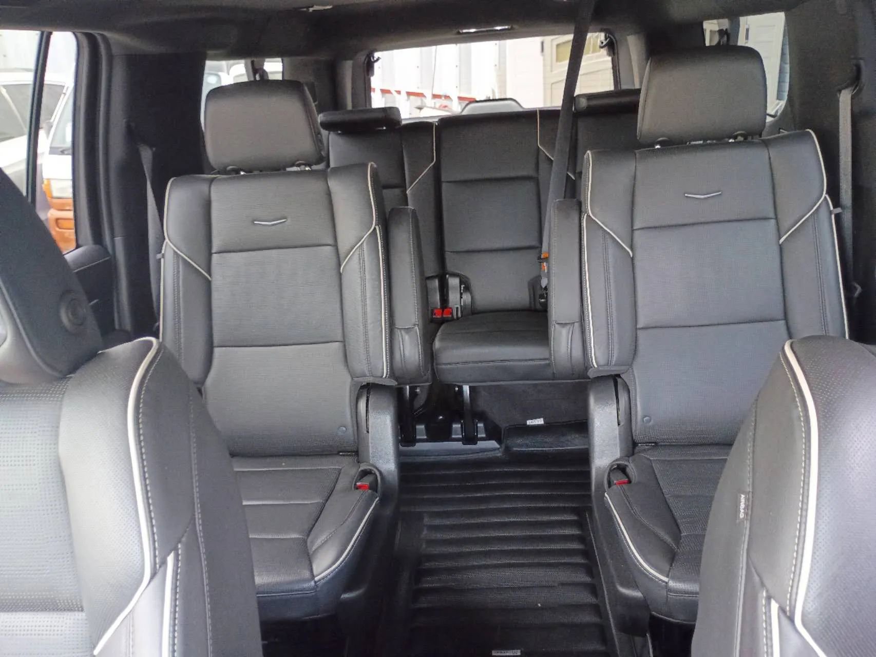 Used 2023 Cadillac Escalade ESV Premium Luxury AWD/4WD image 16
