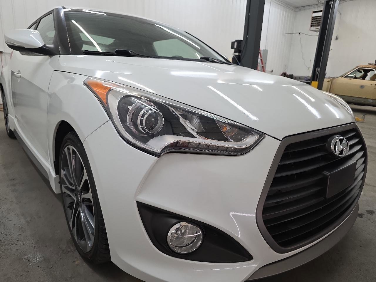 Used 2016 Hyundai Veloster Turbo FWD image 17