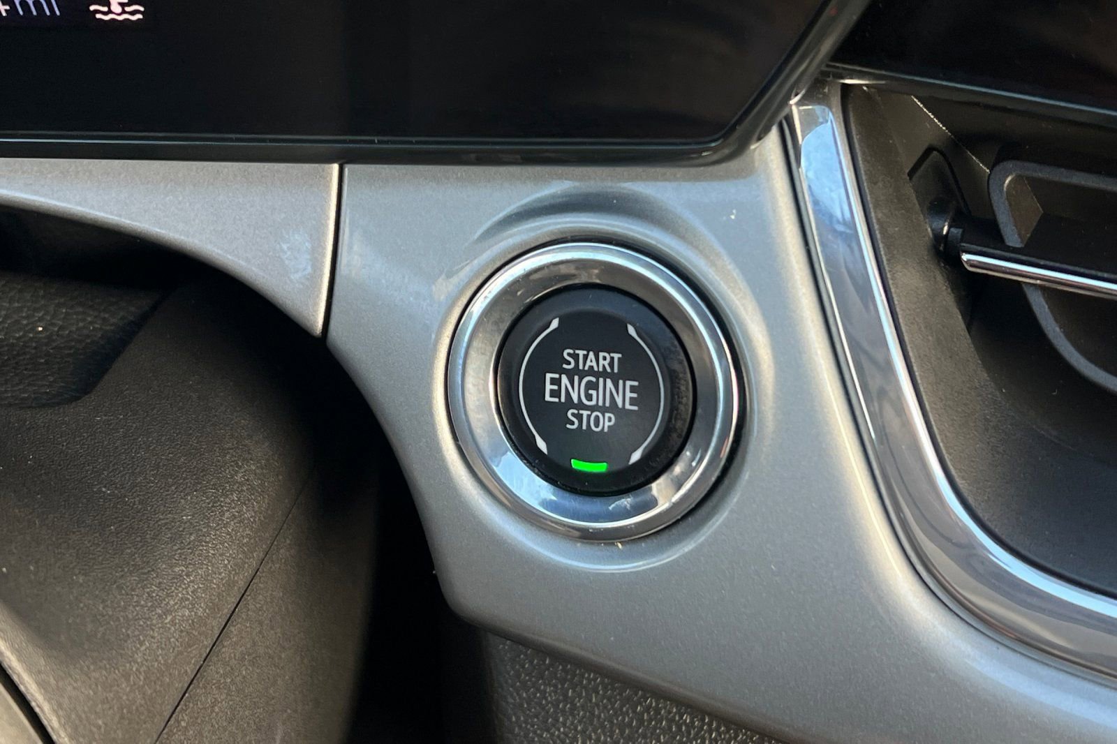 Used 2024 Chevrolet Trax LT w/ LT Convenience Package image 29