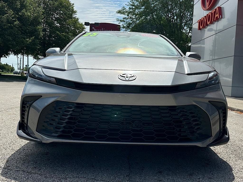 Certified 2025 Toyota Camry SE FWD image 9
