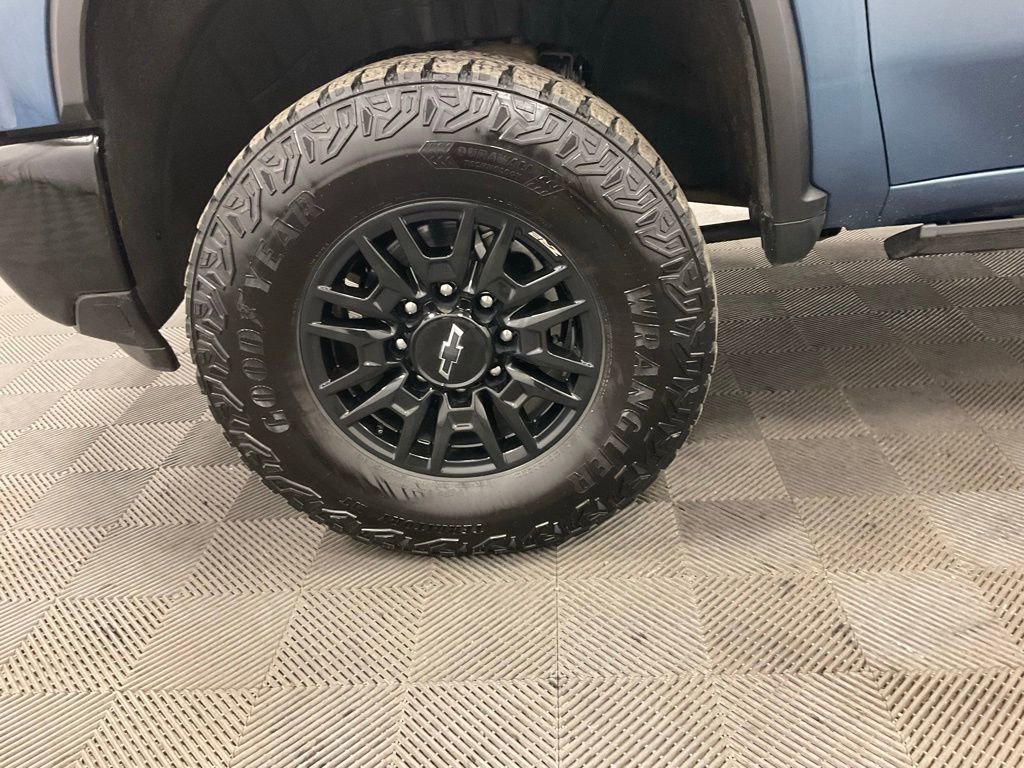 Used 2024 Chevrolet Silverado 2500 ZR2 w/ Technology Package image 14