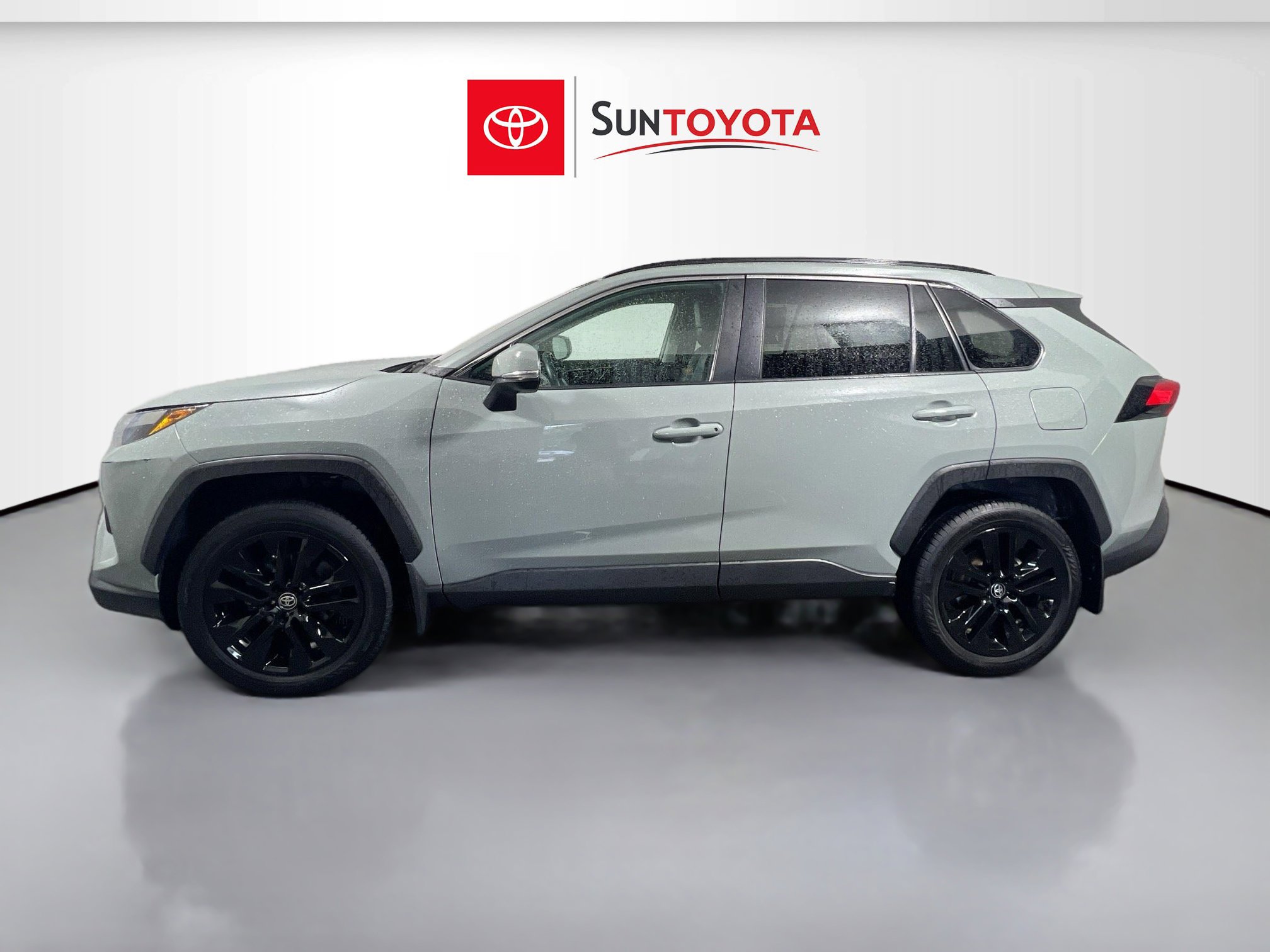 Used 2023 Toyota RAV4 XLE Premium AWD/4WD image 7