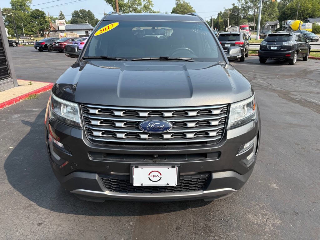 Used 2017 Ford Explorer Limited image 2