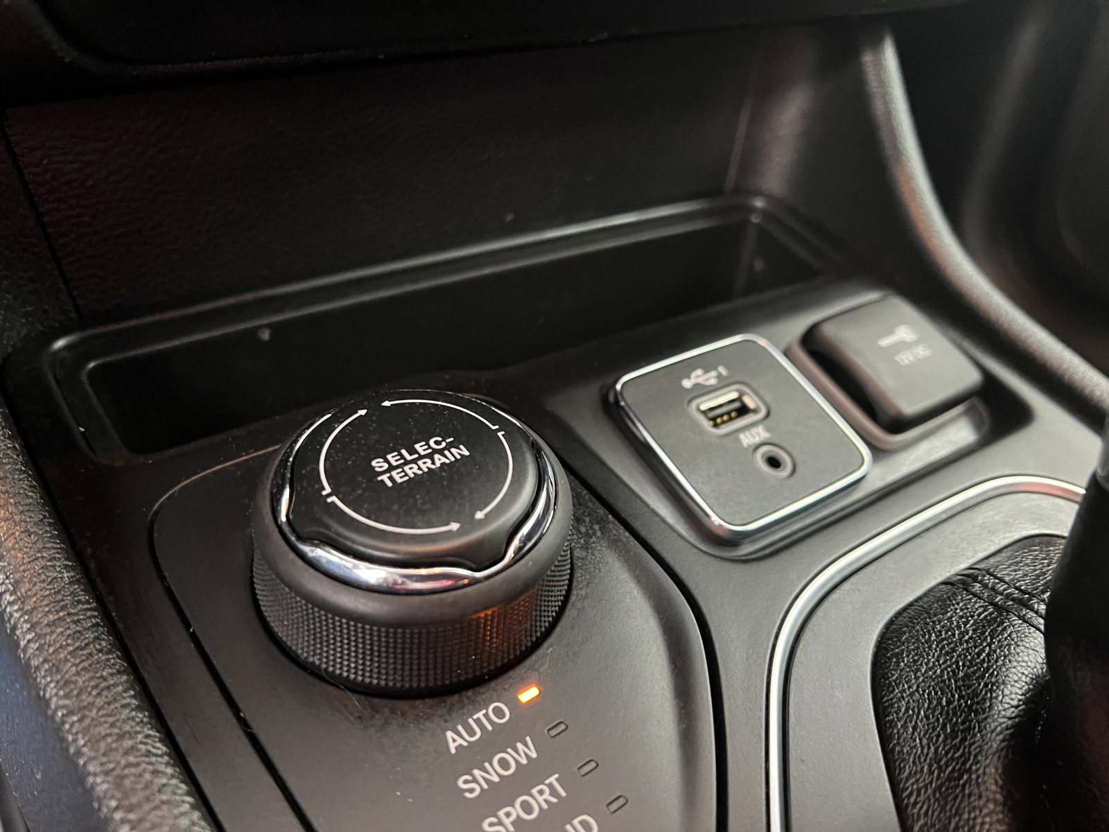 Used 2020 Jeep Cherokee Latitude AWD/4WD image 23