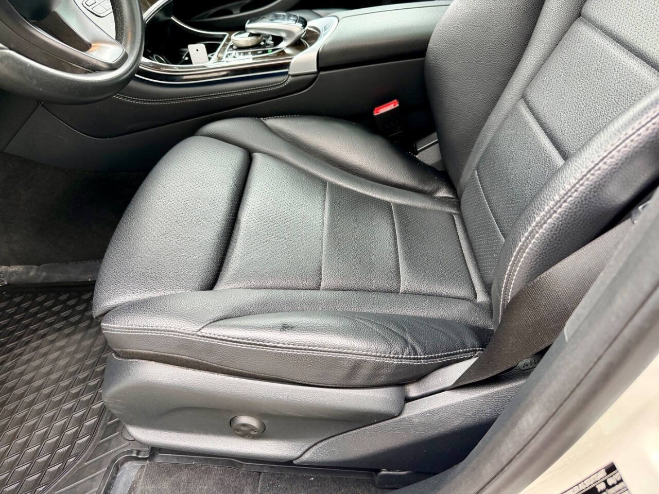 Used 2017 Mercedes-Benz GLC 300 4MATIC image 31