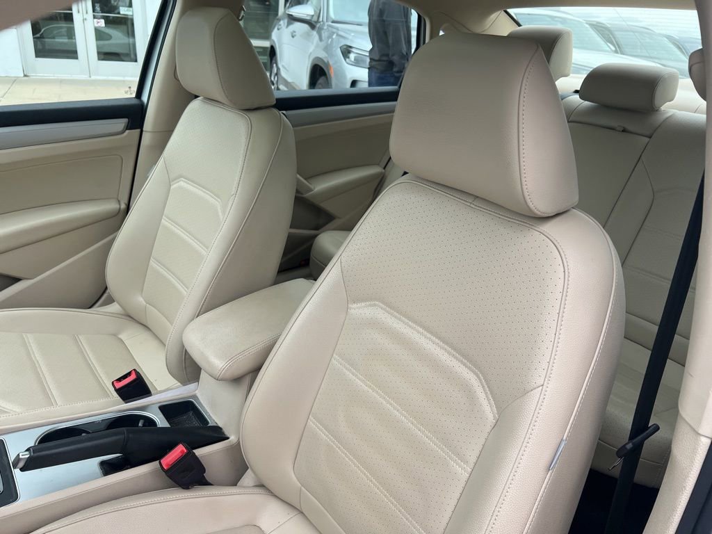 Used 2019 Volkswagen Passat 2.0T Wolfsburg w/ Wheels & Sunroof Package FWD image 14