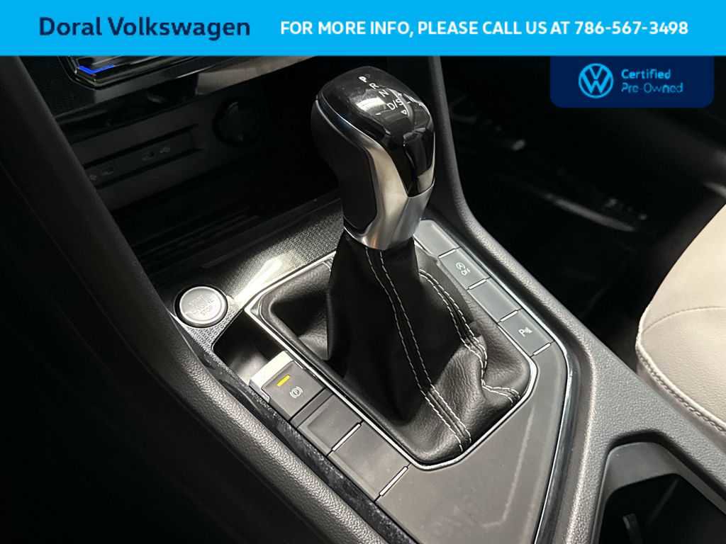 Used 2025 Volkswagen Taos SE FWD image 21