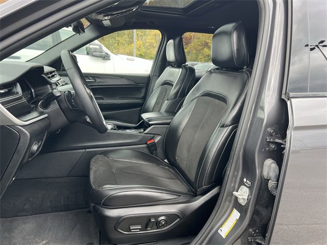 Used 2023 Jeep Grand Cherokee Altitude image 15