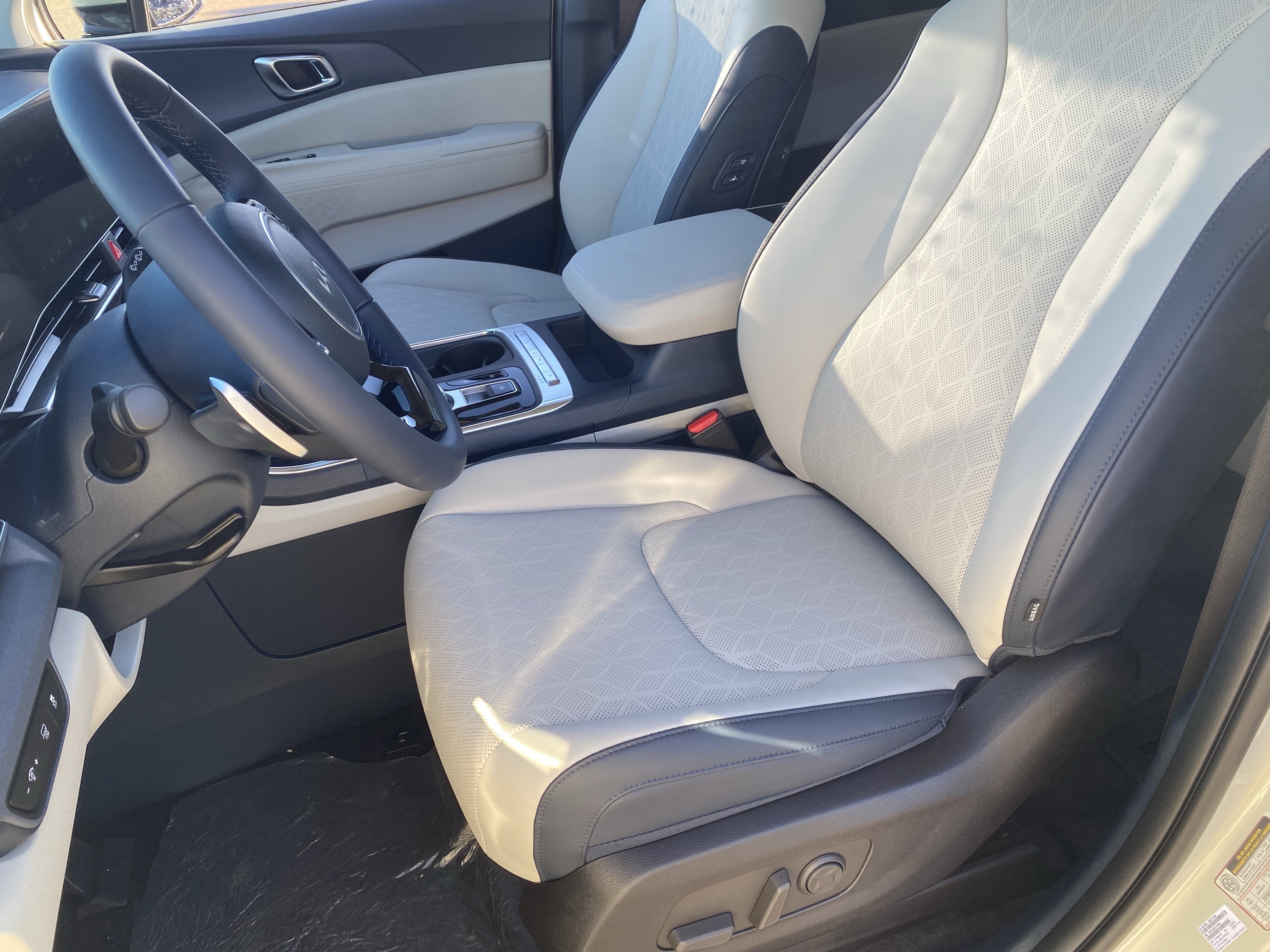 New 2026 Kia Carnival EX FWD image 18
