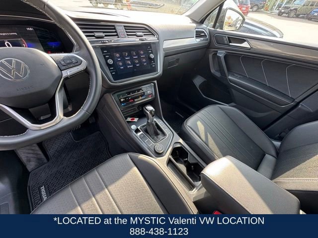 Certified 2022 Volkswagen Tiguan SE w/ Panoramic Sunroof Package AWD/4WD image 32