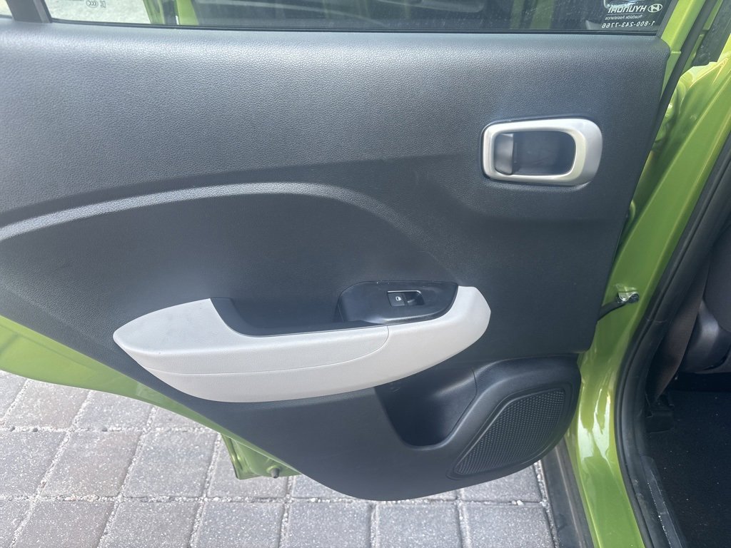 Used 2023 Hyundai Venue SEL image 24