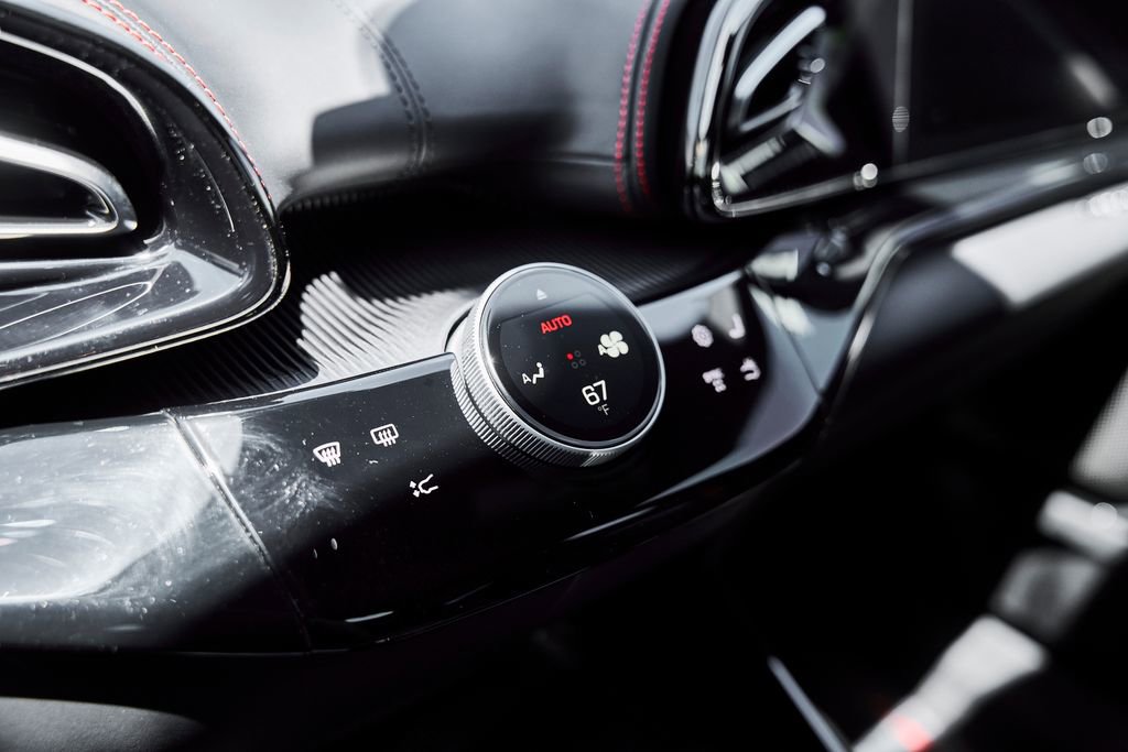 Used 2025 Ferrari Purosangue AWD/4WD image 86