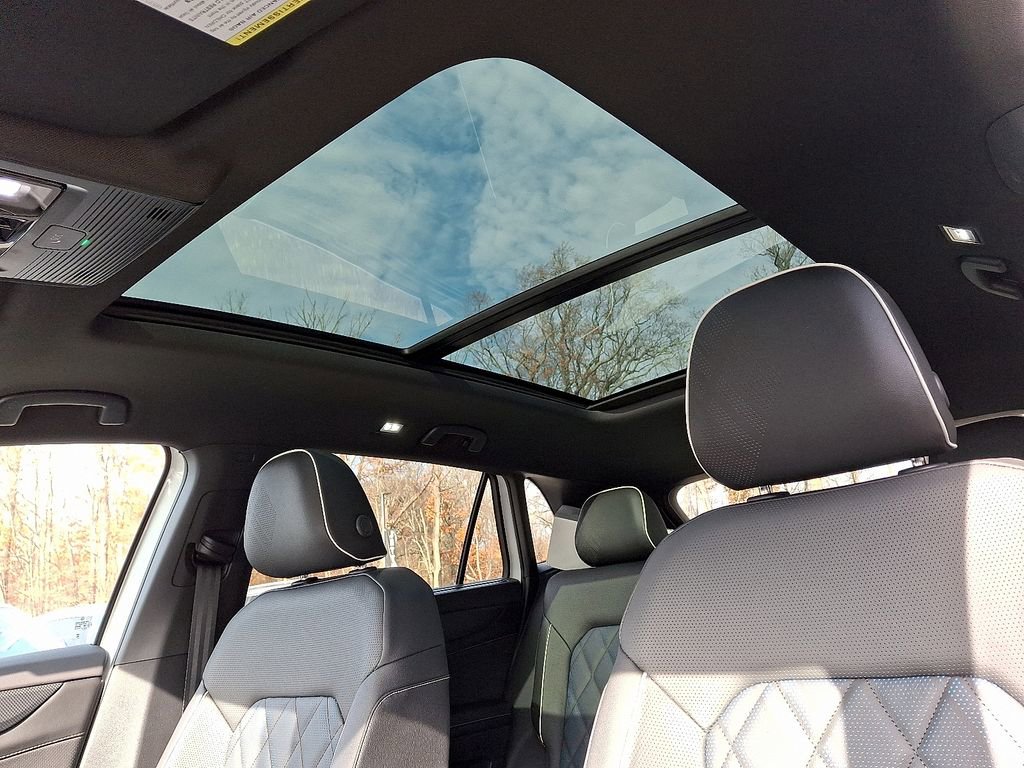 New 2026 Volkswagen Atlas Cross Sport SEL Premium R-Line image 9