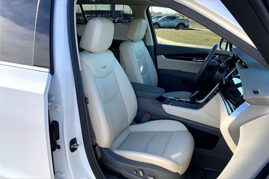 Used 2023 Cadillac XT6 Premium Luxury image 23