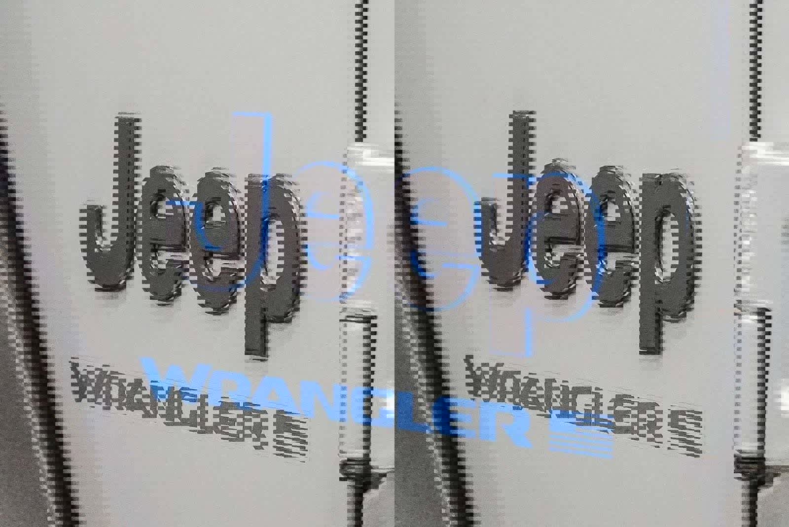 Used 2023 Jeep Wrangler Unlimited Rubicon 4xe AWD/4WD image 13