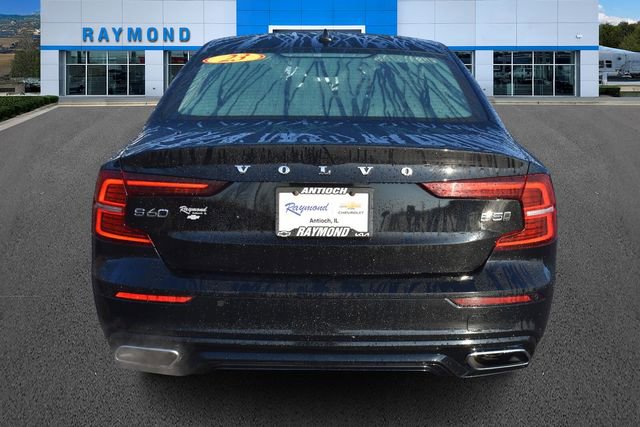 Used 2022 Volvo S60 B5 Momentum w/ Premium Package image 4
