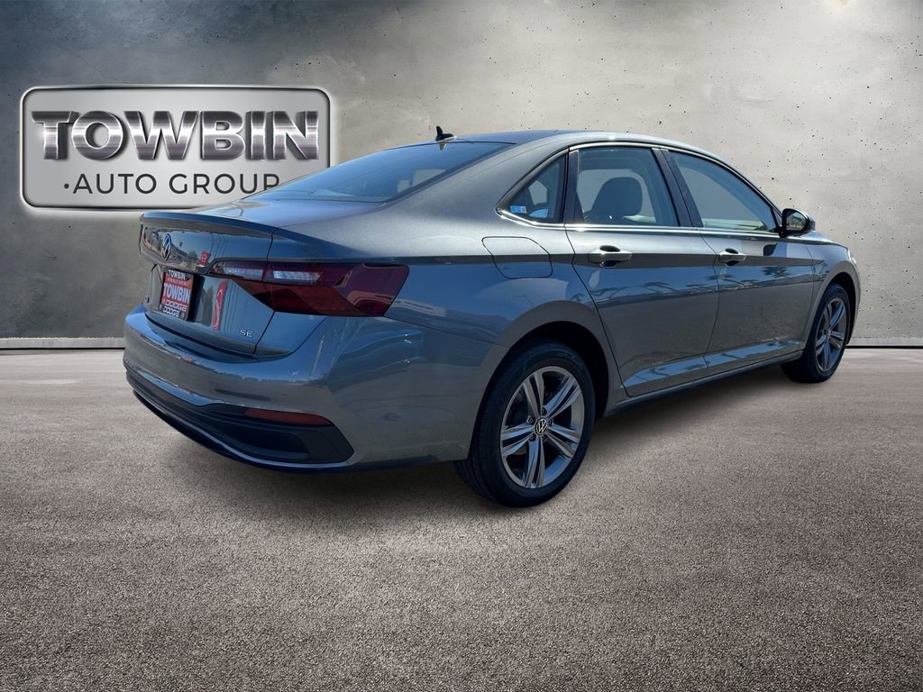 Used 2024 Volkswagen Jetta SE image 4