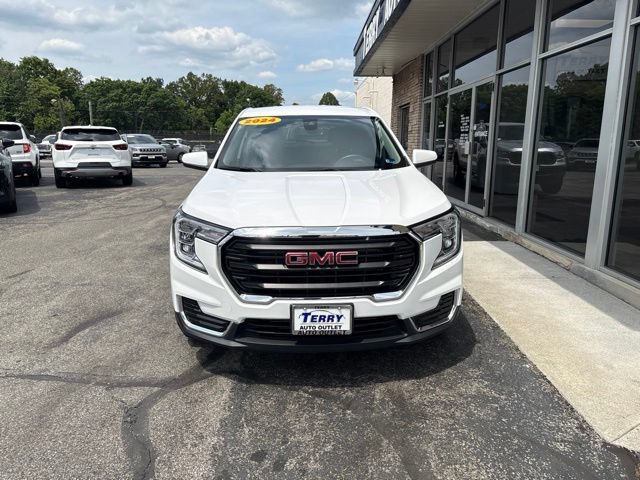 Used 2024 GMC Terrain SLE FWD image 3
