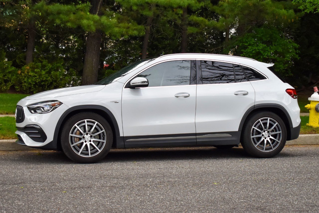 Used 2021 Mercedes-Benz GLA 35 AMG 4MATIC w/ Premium Package image 3