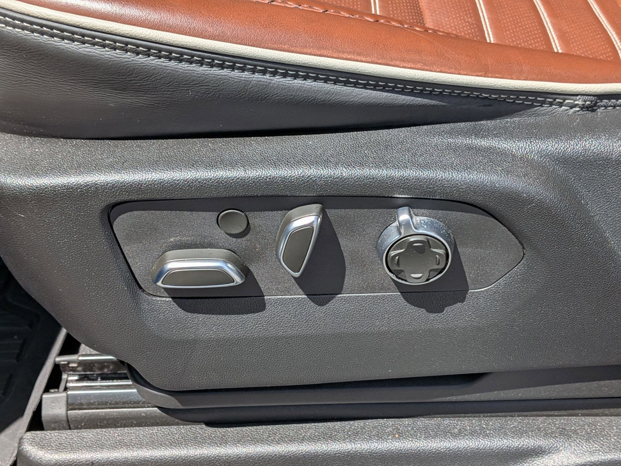 Used 2024 GMC Yukon Denali Ultimate image 17