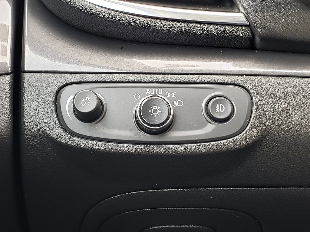 Used 2018 Buick Encore Sport Touring w/ Safety Package image 28