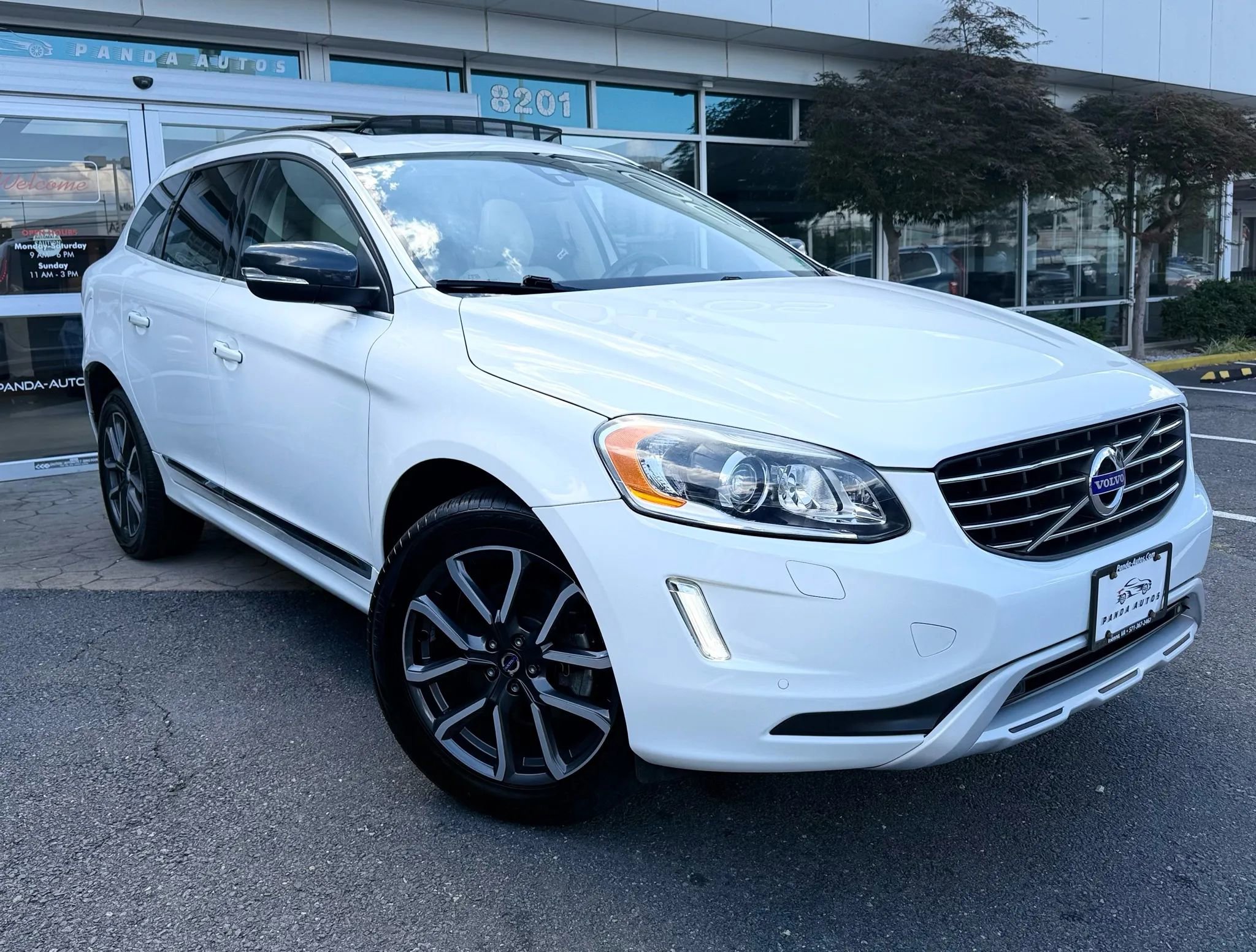 Used 2017 Volvo XC60 T6 Dynamic w/ Preferred Option Package
