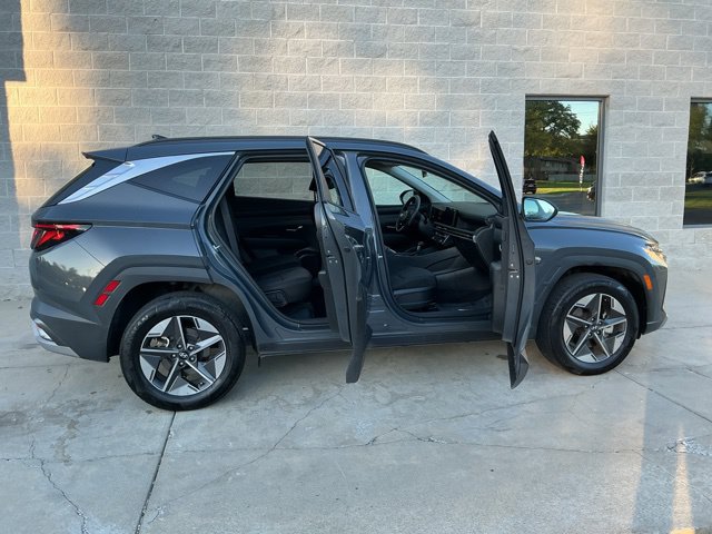 Certified 2025 Hyundai Tucson SEL AWD/4WD image 13