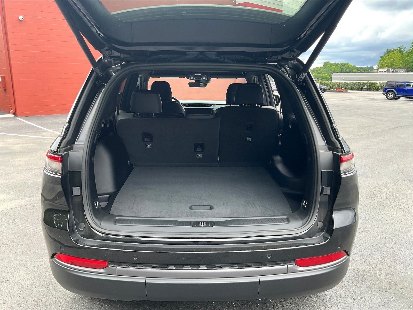 New 2026 Jeep Grand Cherokee Altitude AWD/4WD image 21