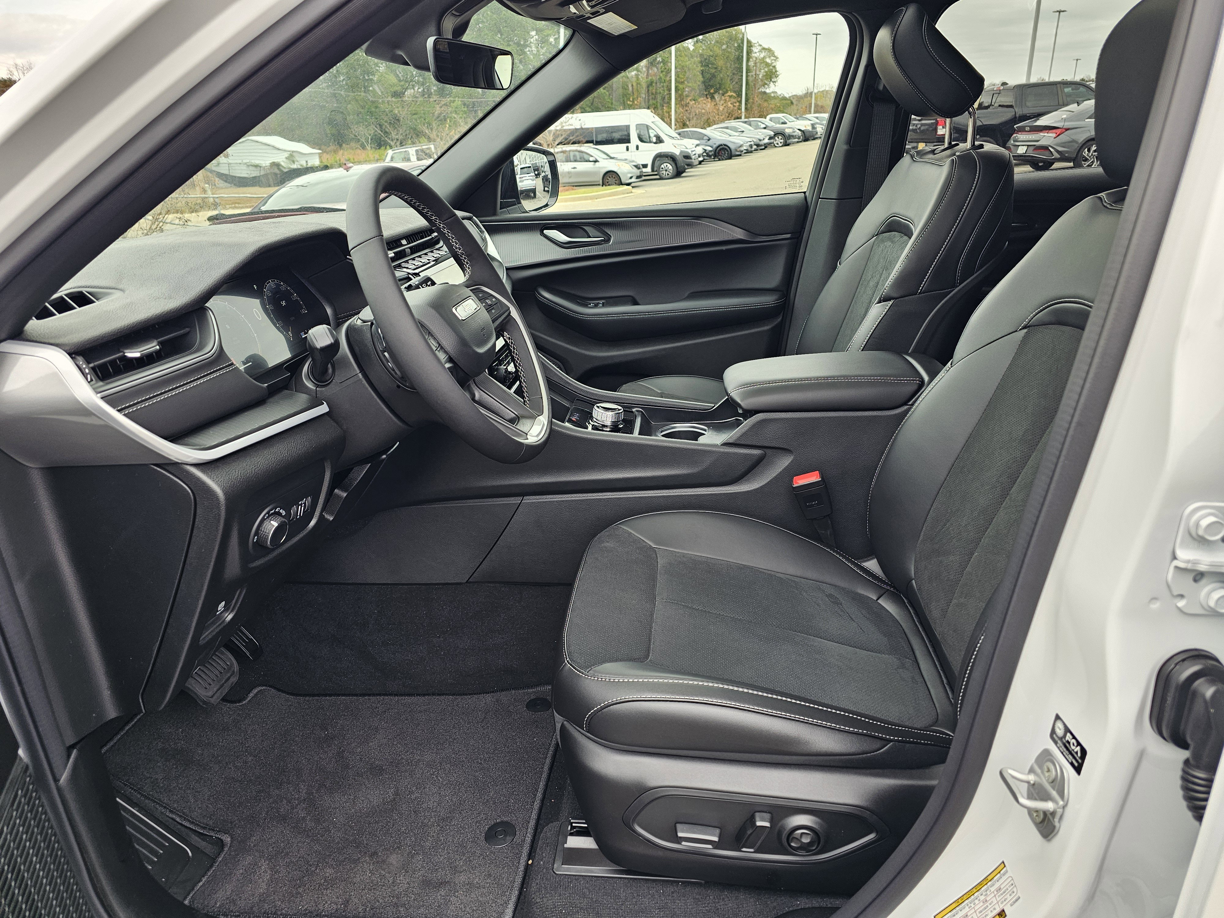 New 2025 Jeep Grand Cherokee Altitude image 15