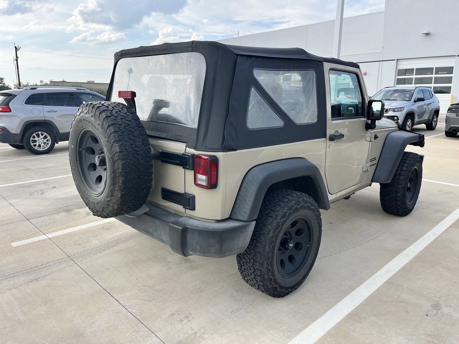 Used 2017 Jeep Wrangler Sport AWD/4WD image 3