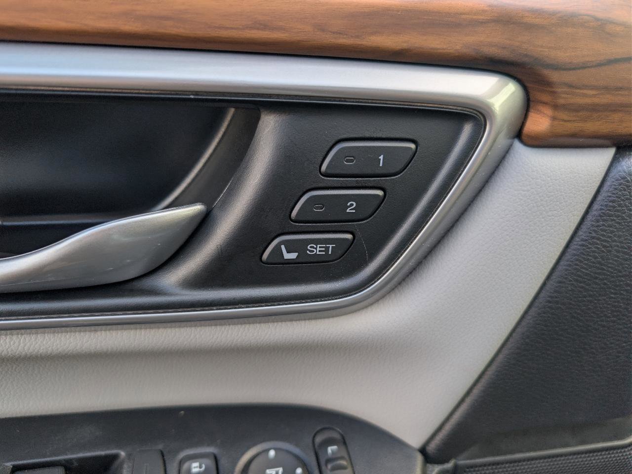 Used 2022 Honda CR-V Touring image 12