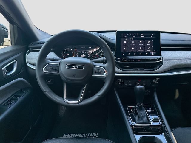 Used 2023 Jeep Compass Latitude image 23