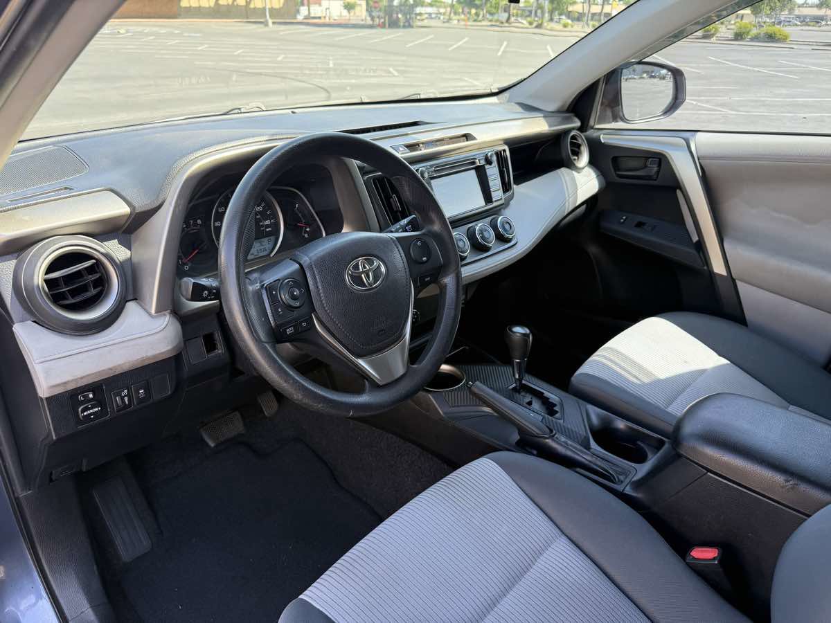 Used 2013 Toyota RAV4 LE FWD image 13