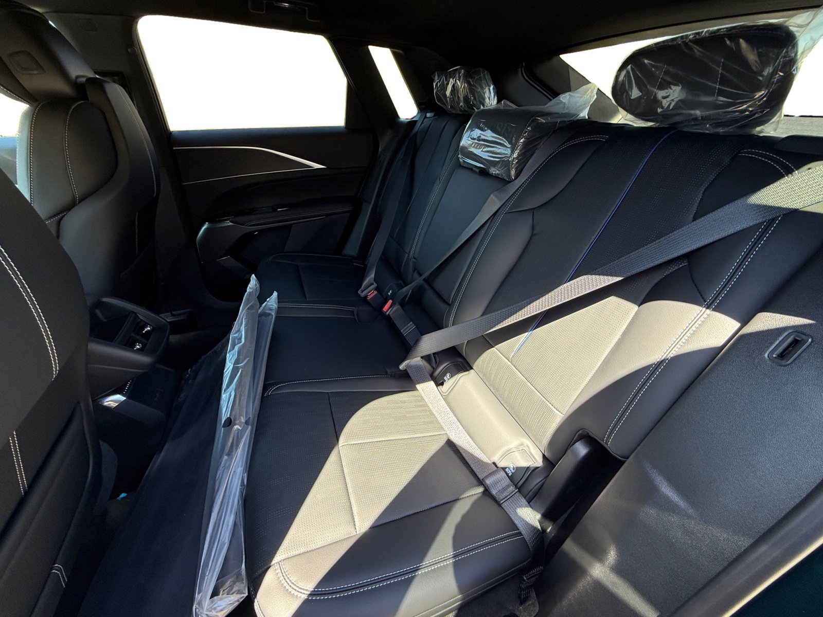 New 2025 Cadillac Lyriq Luxury image 16