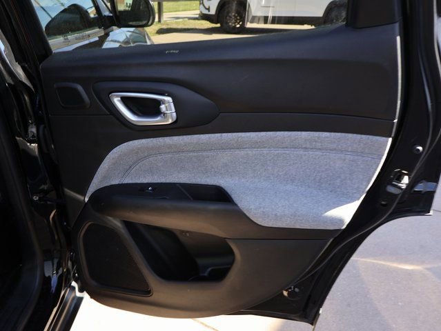 Used 2025 Jeep Compass Latitude w/ Sun & Sound Group image 14