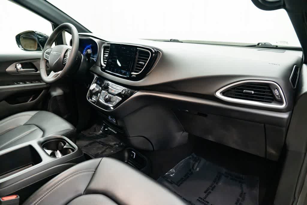 Used 2025 Chrysler Pacifica Select FWD image 29