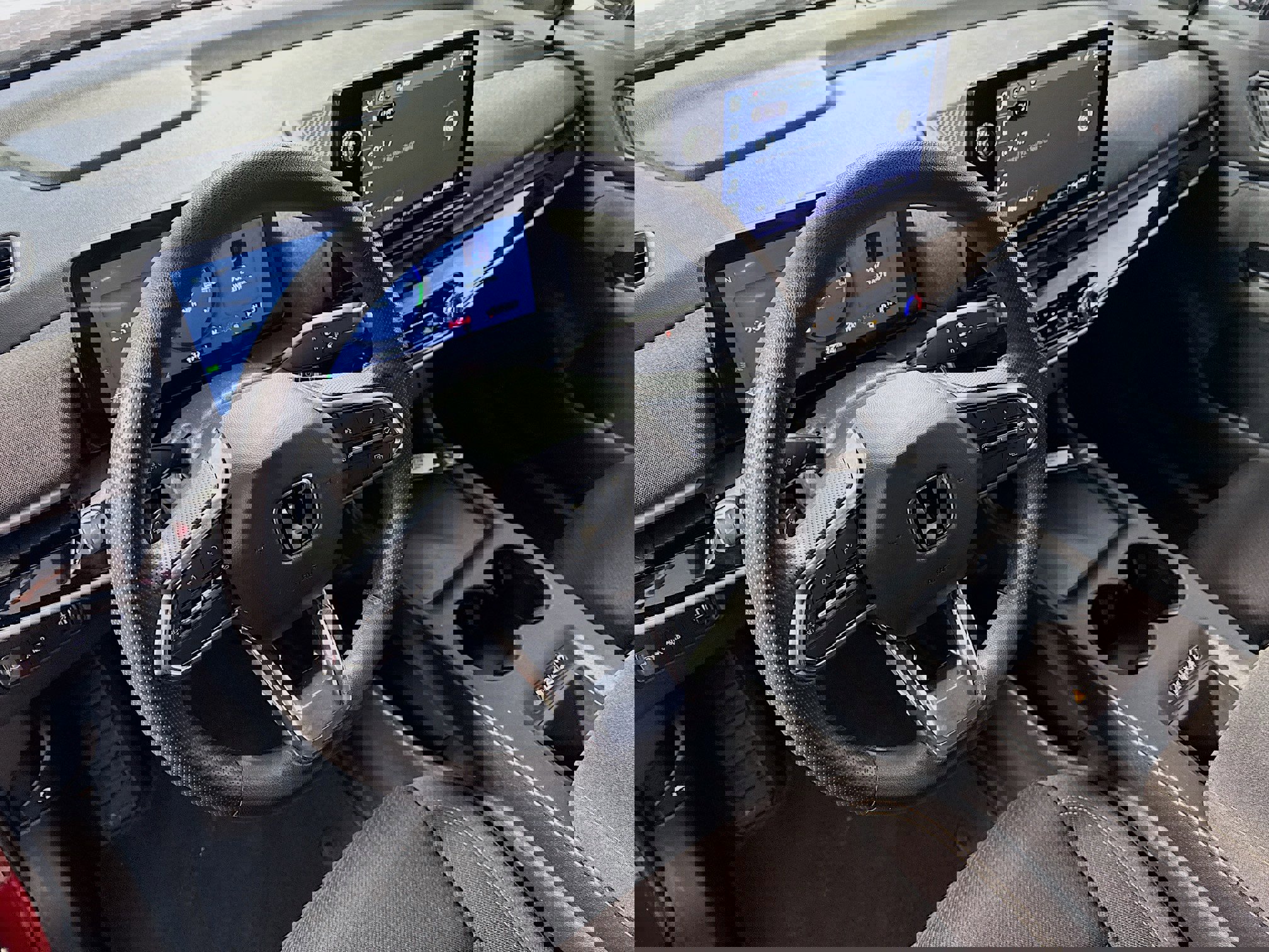 Used 2025 Honda Prologue EX image 12