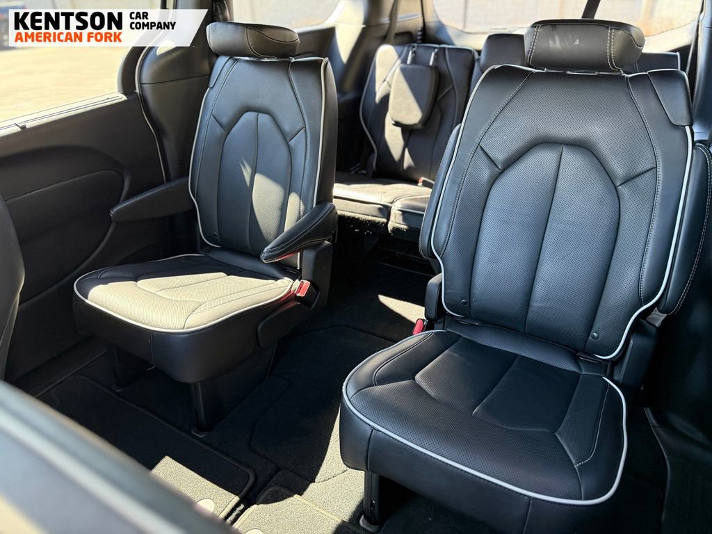 Used 2026 Chrysler Pacifica Limited image 39
