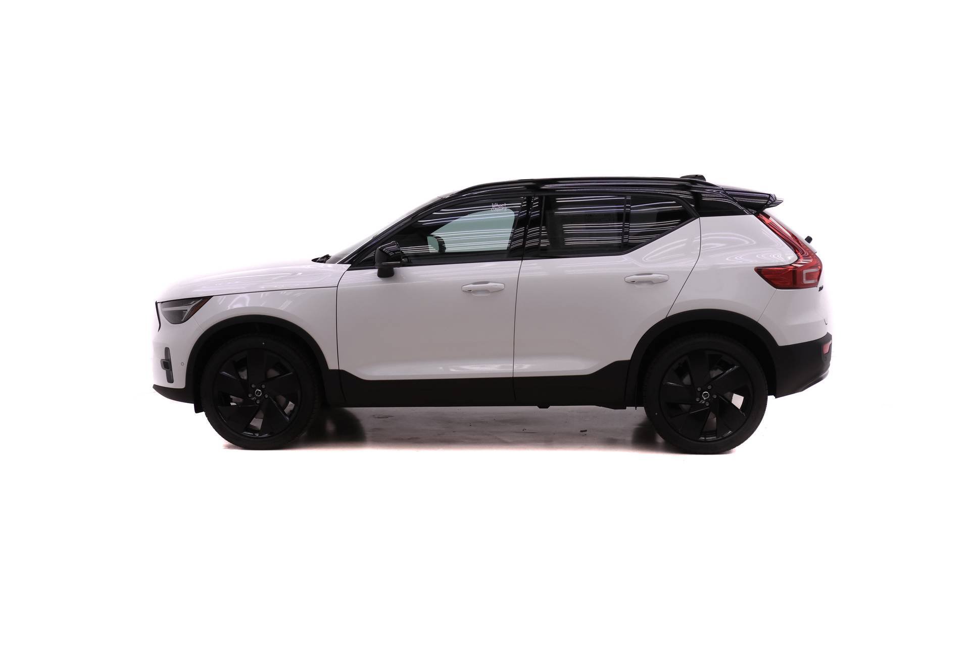 New 2026 Volvo XC40 B5 Ultra w/ Climate Package AWD/4WD image 3