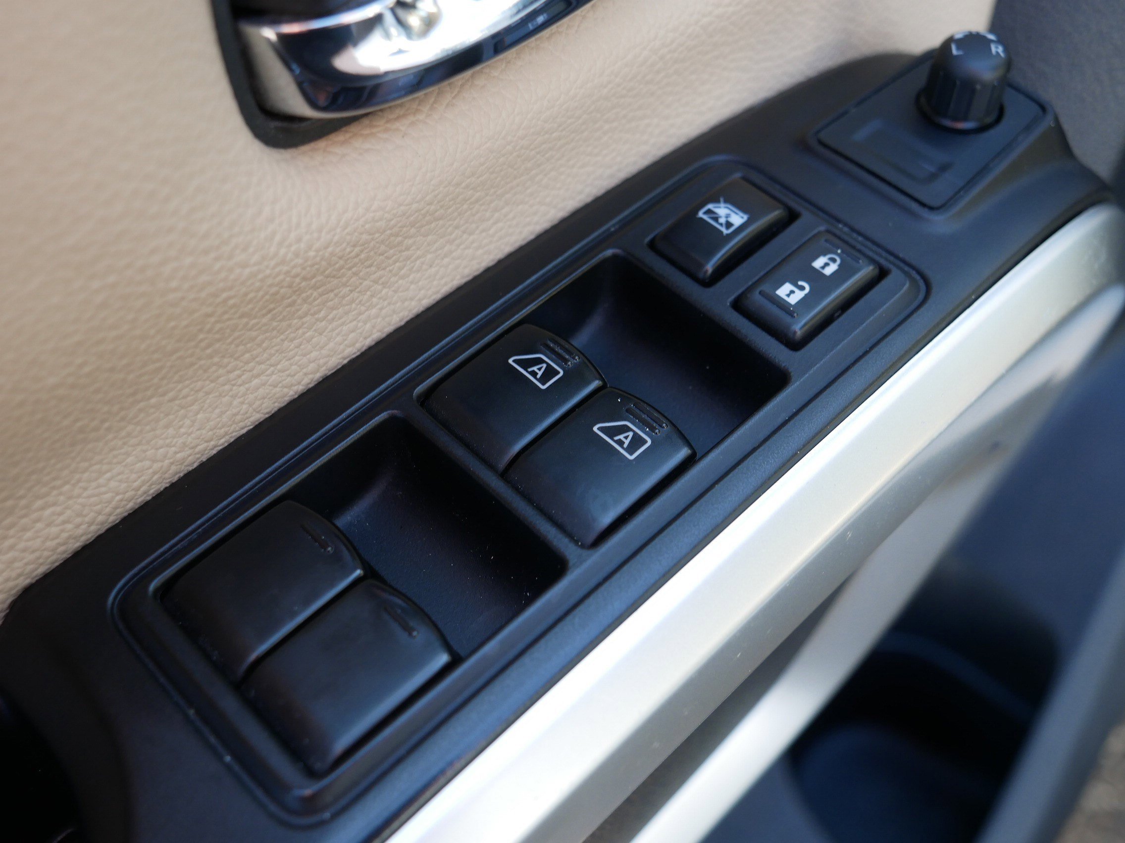 Certified 2017 Nissan Titan SV image 19