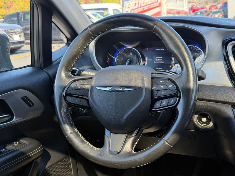 Used 2020 Chrysler Pacifica Touring-L Plus w/ Advanced Safetytec Group FWD image 19
