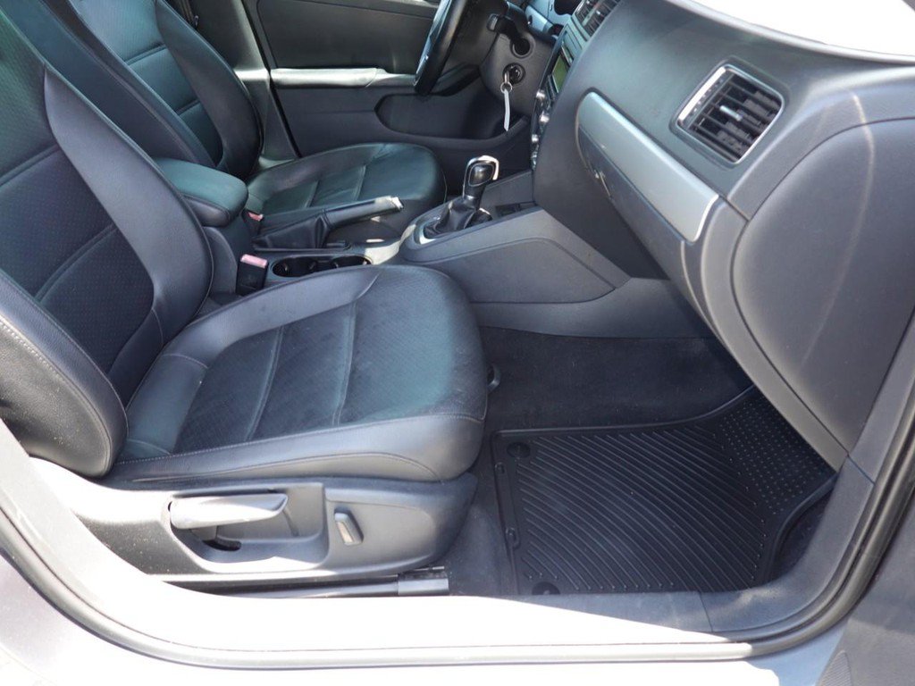 Used 2013 Volkswagen Jetta SE FWD image 21