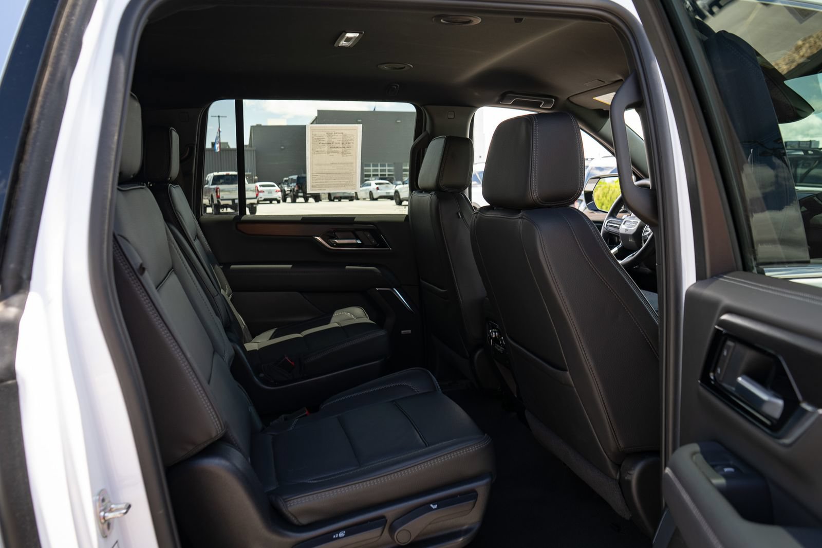 Used 2025 GMC Yukon XL Denali AWD/4WD image 21