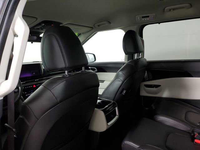 Used 2024 Kia Carnival EX image 10