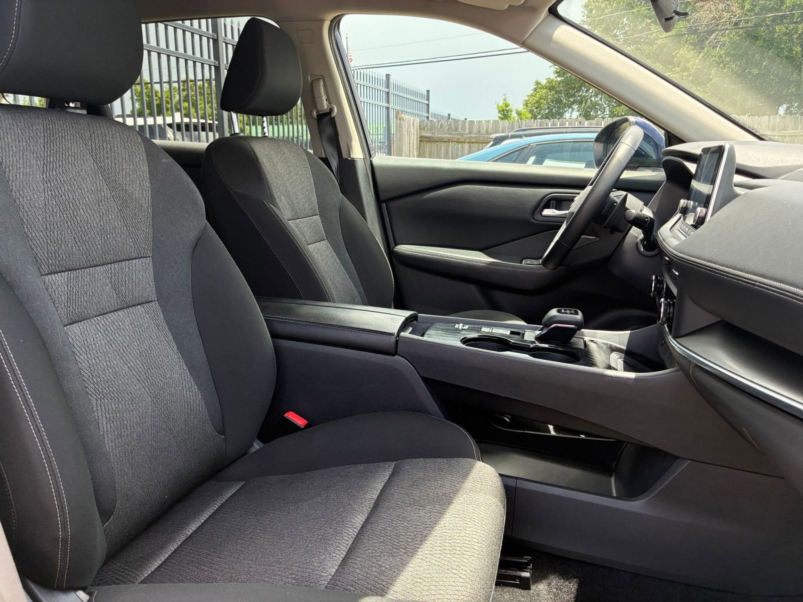 Used 2025 Nissan Rogue SV FWD image 33