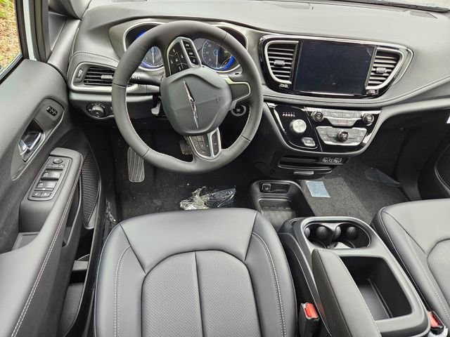 New 2025 Chrysler Pacifica Select FWD image 7