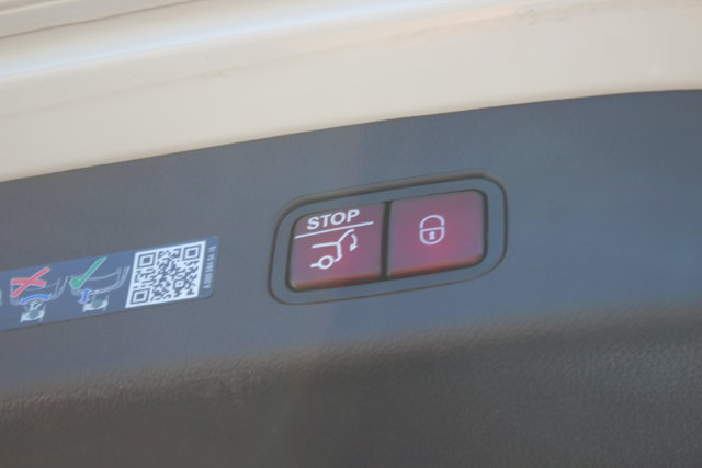 Used 2025 Mercedes-Benz GLC 300 4MATIC image 27