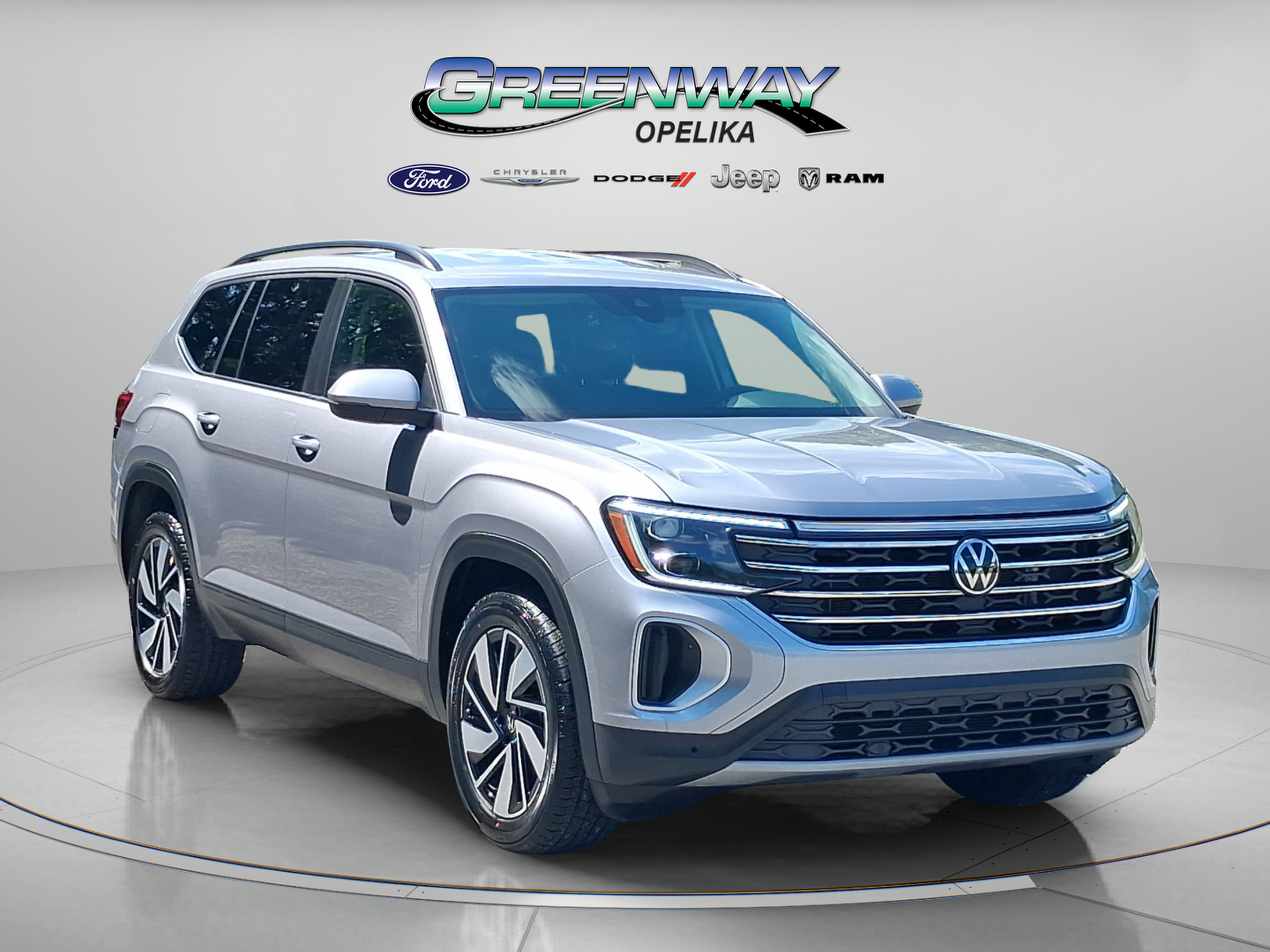 Used 2025 Volkswagen Atlas SE AWD/4WD image 1