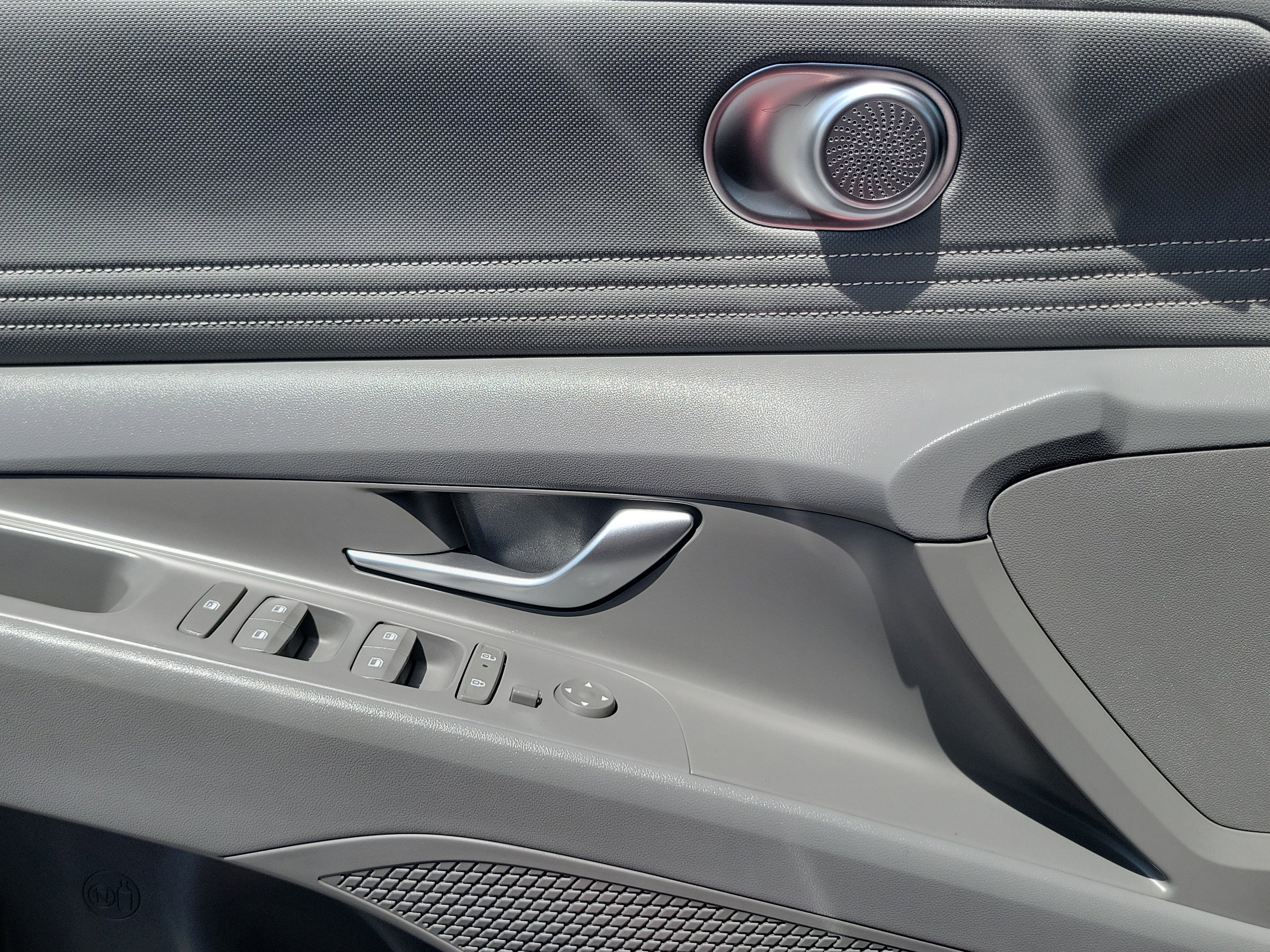 Certified 2025 Hyundai Elantra SEL image 18